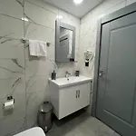 Lynda Hotel
